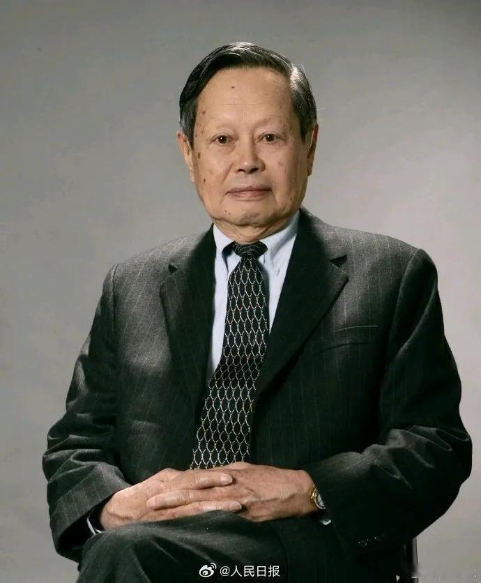 杨振宁逝世🕯后爱因斯坦时代最后一个巨匠走了，上个世纪另一种形式的结束。
202