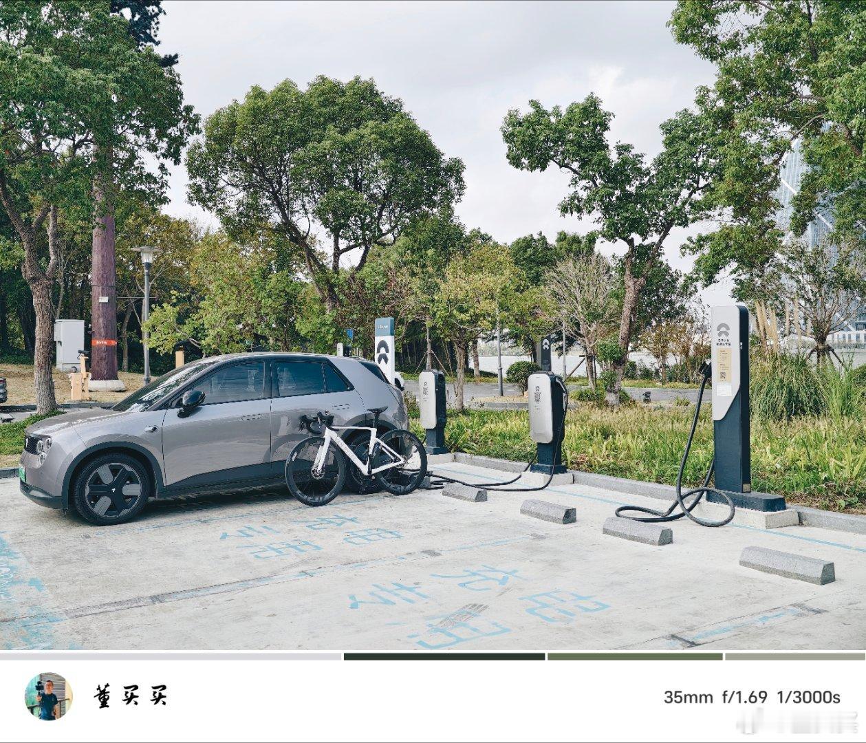 来滴水湖骑车，车停在洲际酒店换电站充电，20kW慢充刚刚好。 ​​​