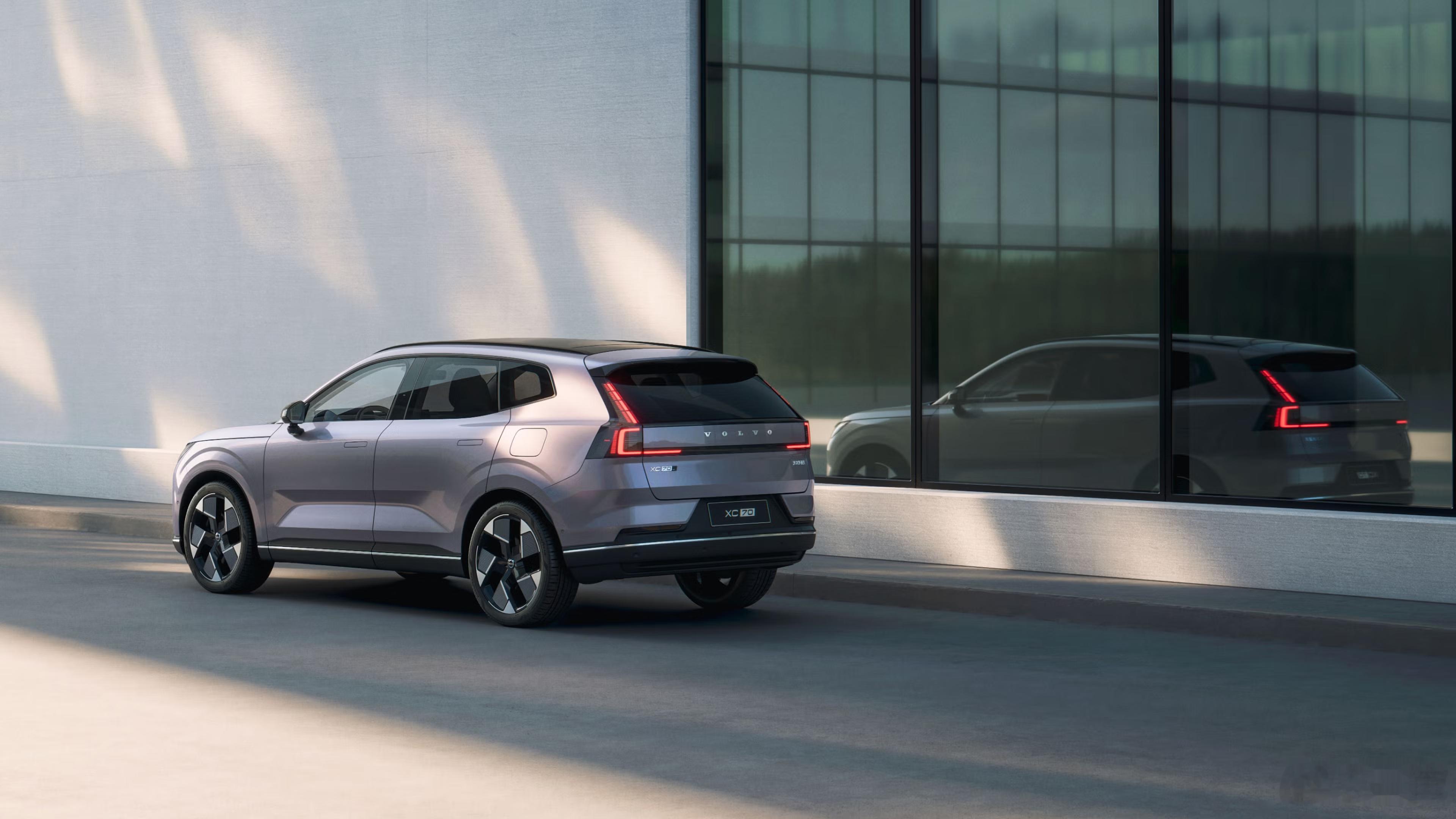 沃尔沃全新 XC70上市，标配PHEV插混系统，厂家坚持指导价是41.99万起，