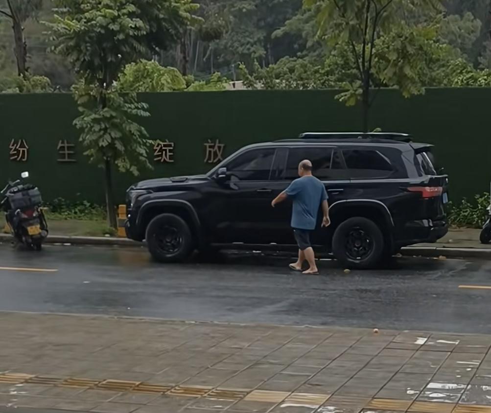 知道为什么霸总文不写广东？都市剧为什么不在广东拍？早上霸总起床，穿着短裤人字拖到