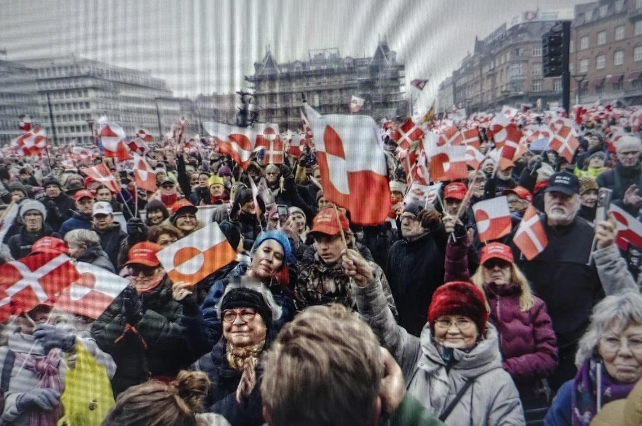 为了格陵兰岛，欧洲在抗议，欧洲在呼吁，都一样：最后的哀求！真被夺了，也会逐渐接受