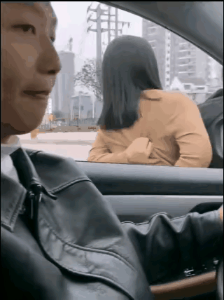 助人为乐也要分时间、地点、场合与对象，看看坐在车里的男司机，这件“好人好事”做的