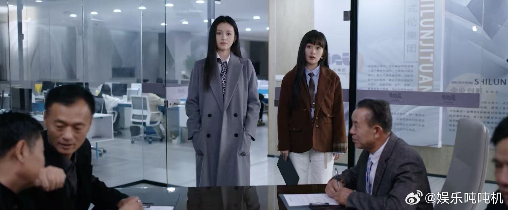 这对父女没有感情全是算计 亲生父女处成这样也是少见，心里全是算计，一点亲情都没。
