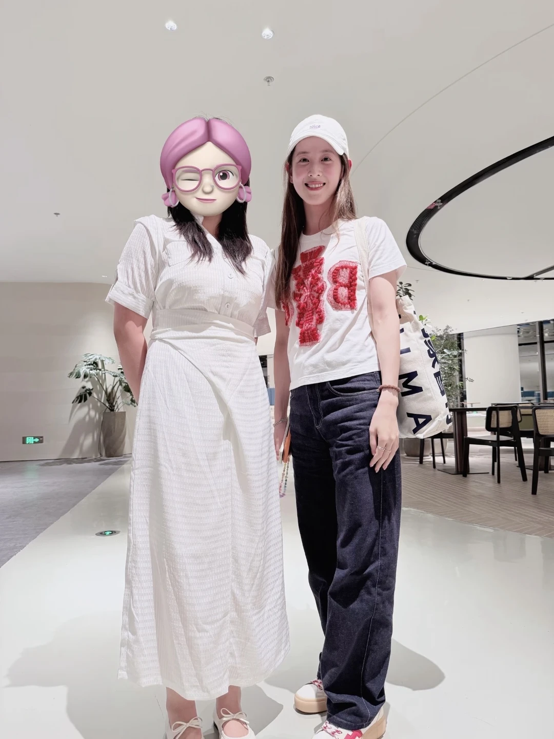 网友小姐姐深圳K11偶遇章泽天