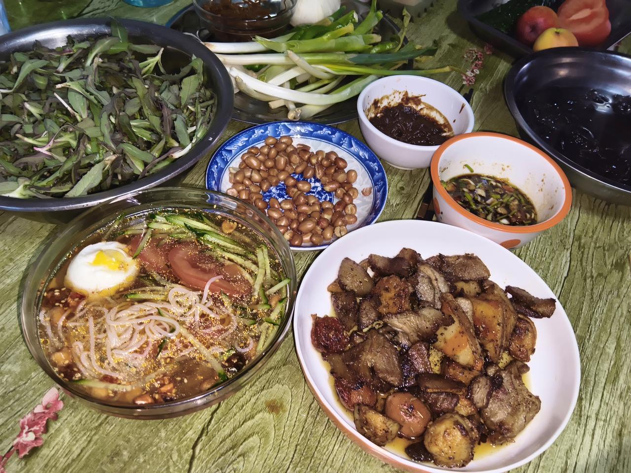 我可以不抽烟，也可以不打麻将。
但是不让我喝酒，我实在受不了。
酒这东西还越喝越