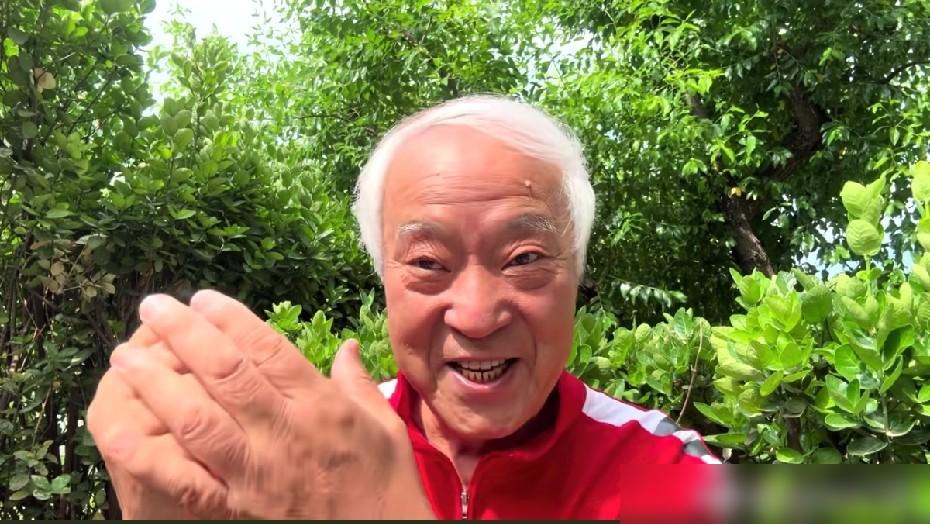 人生这步棋，真是一步错步步错！
说的就是牛群。
放着和冯巩的黄金搭档不要，非