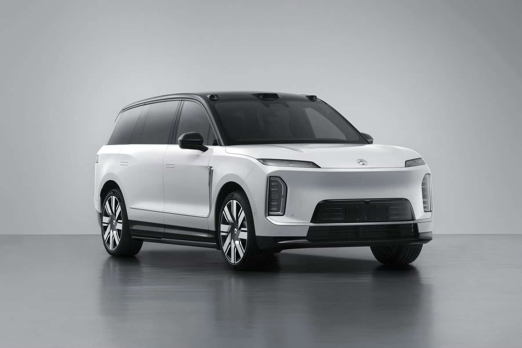 照例问一下，关于这台车拍摄，你们最想看的是什么？黑科技？设计？用料？还是体量？大