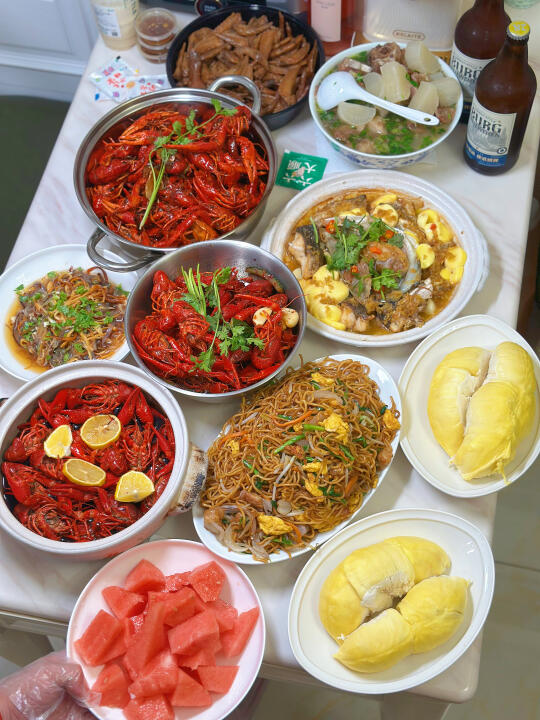 做饭给我朋友们吃 好幸福！！！