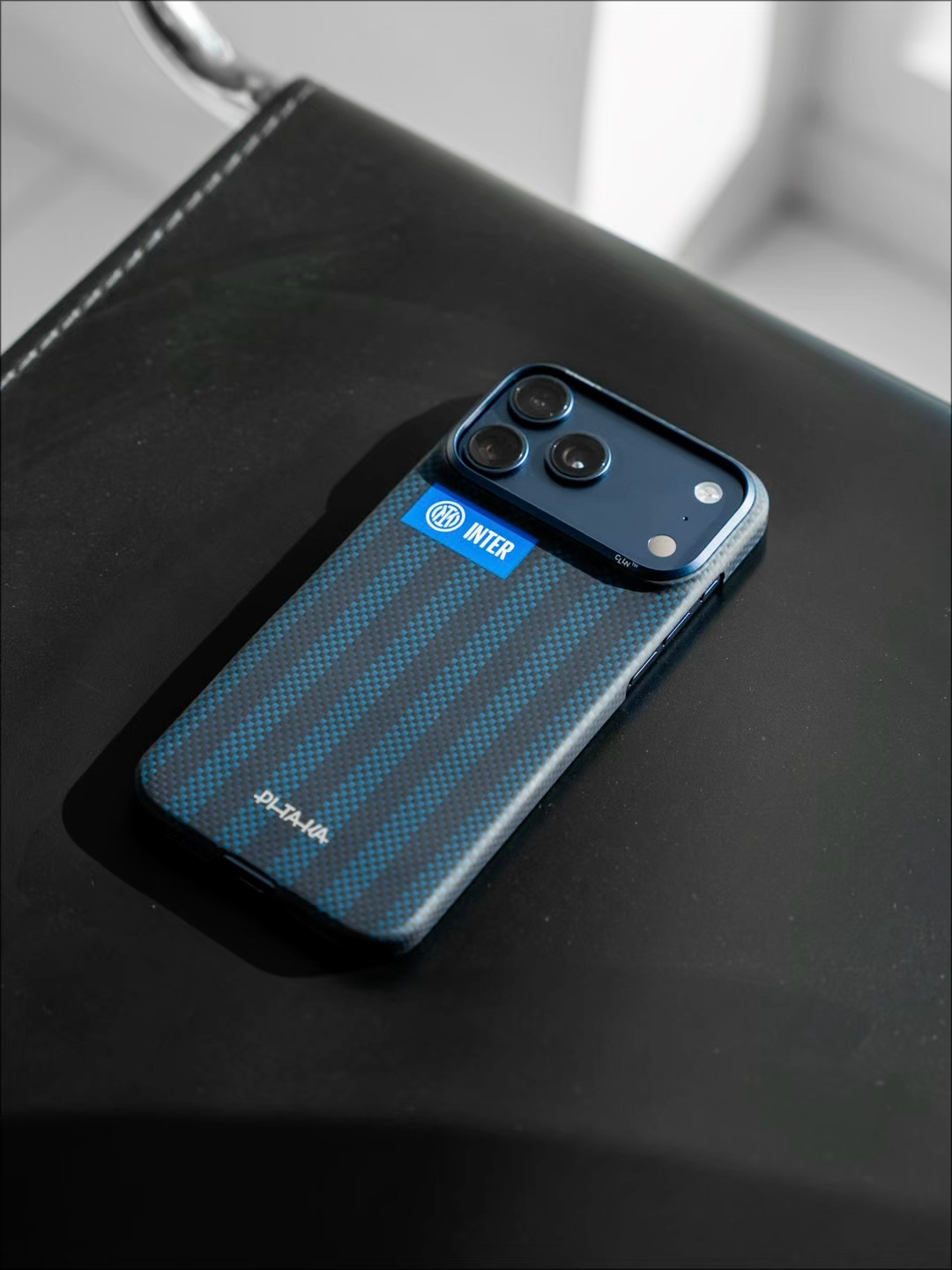 「给iPhone 17 Pro Max选壳，我决定就它了」我对国际米兰联名没什么