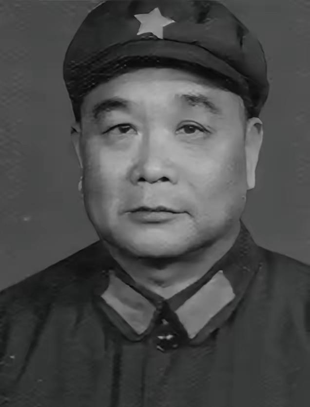 1950年，恩施分区司令员王定烈乘车去剿匪，途中得知参谋在出发前打了电话，感觉不