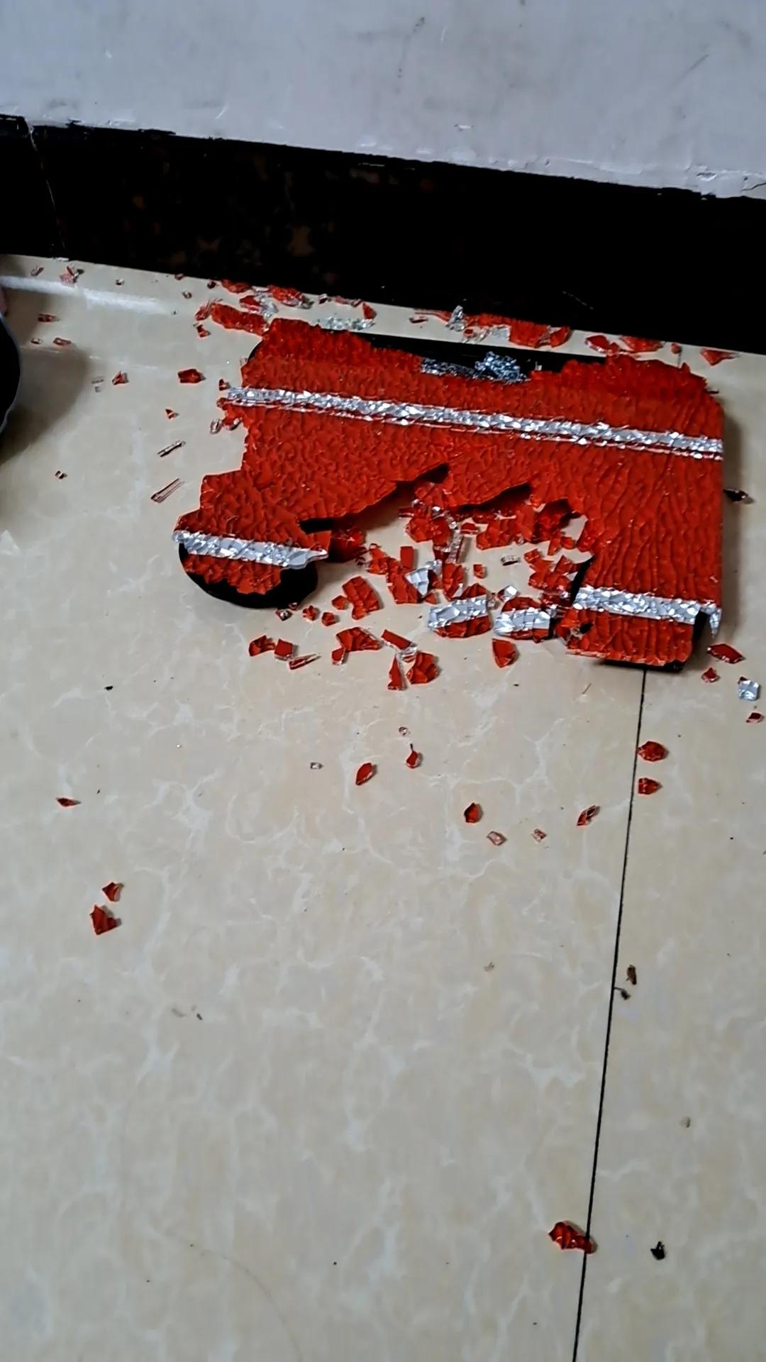 这个称，坏了，就一地渣渣。
人坏了，在别人心里也许也就如此。