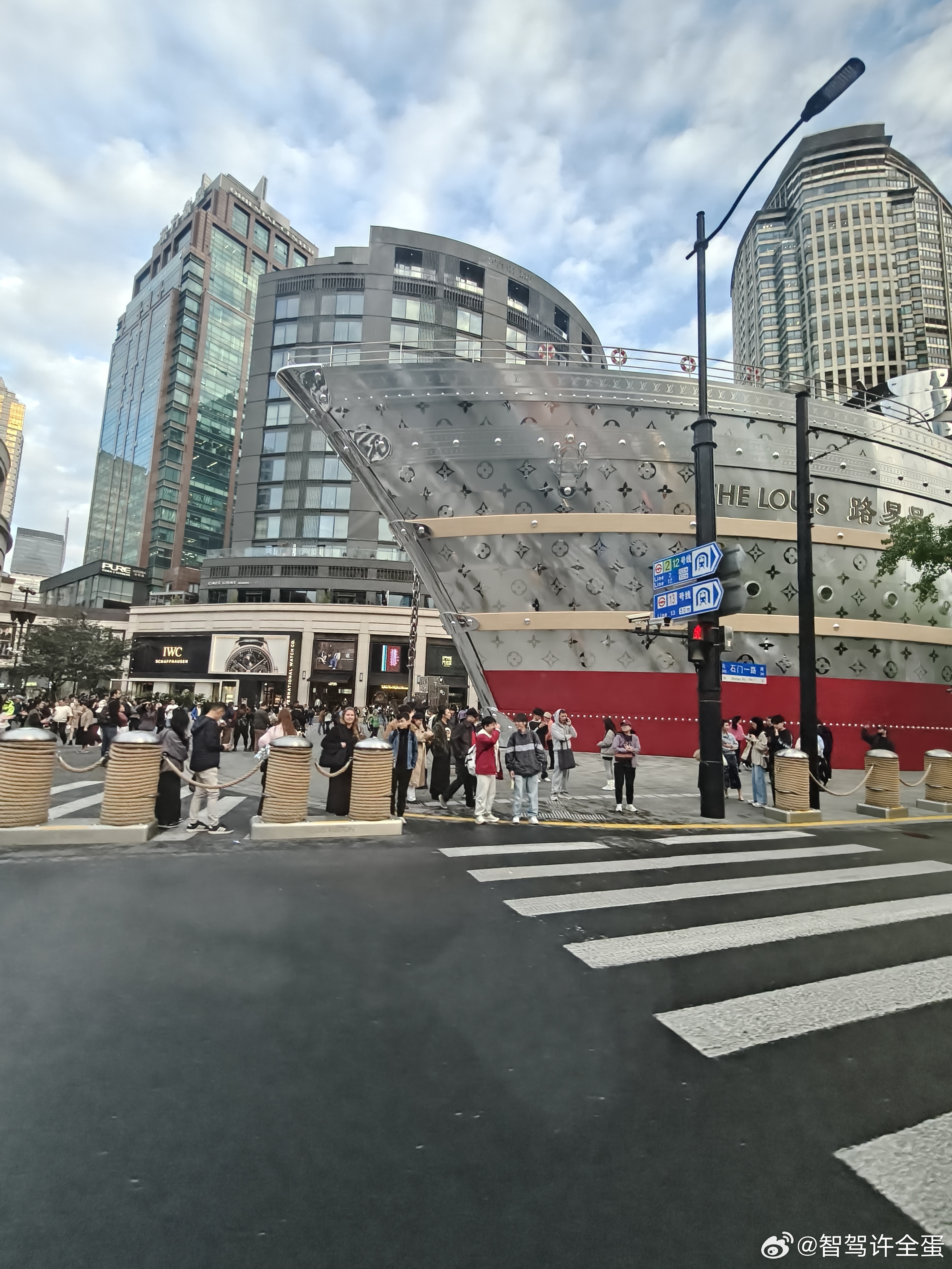 村里人进城了[666][666][666]  ​​​