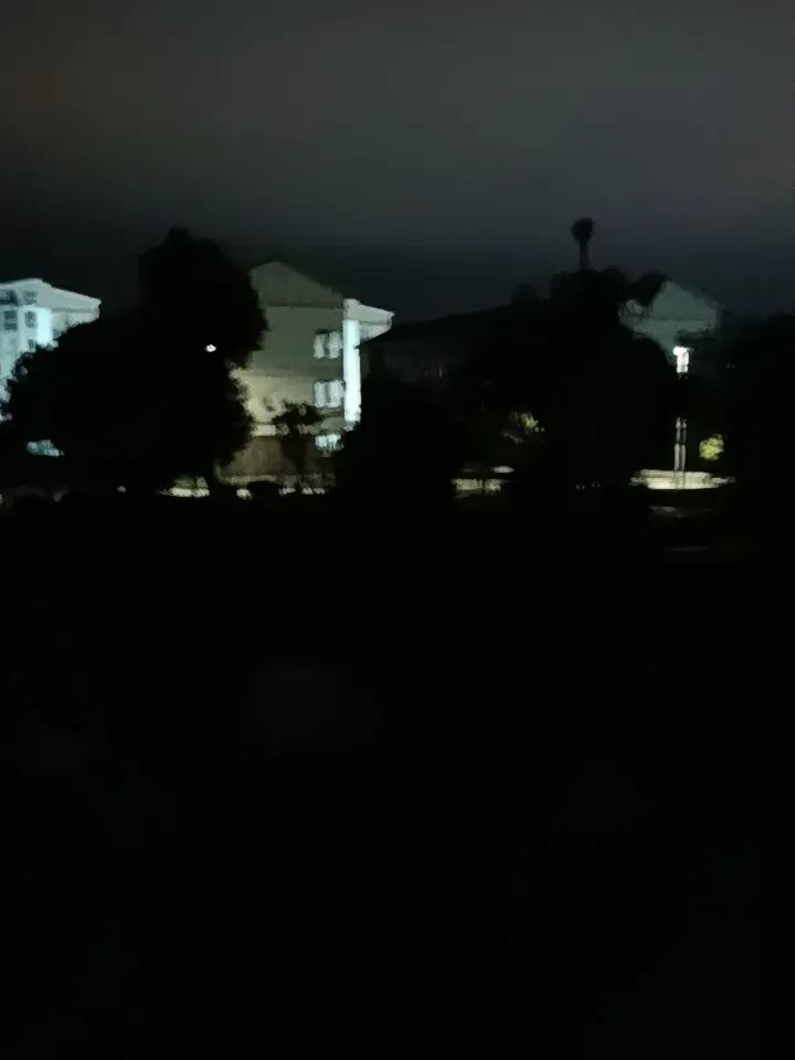 今年我来第一次来金滩来，早上下着倾盆大雨