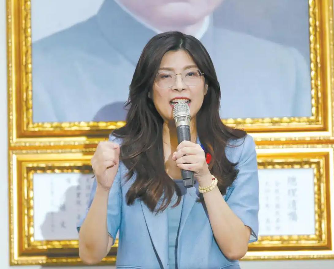 国民党整体选情不容乐观，可郑丽文为何能稳如泰山？岛内舆论曾点破玄机，她拥有卢秀燕