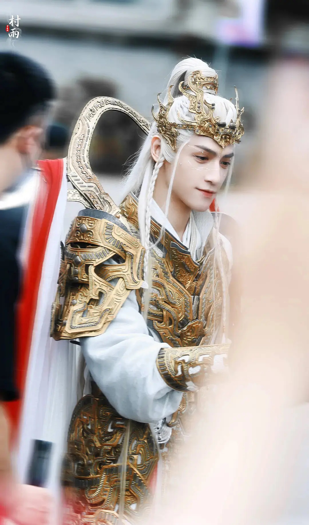 看了这么多罗云熙的妆造，挺好奇女主的衣服是什么样的，会不会更华丽 ​​​