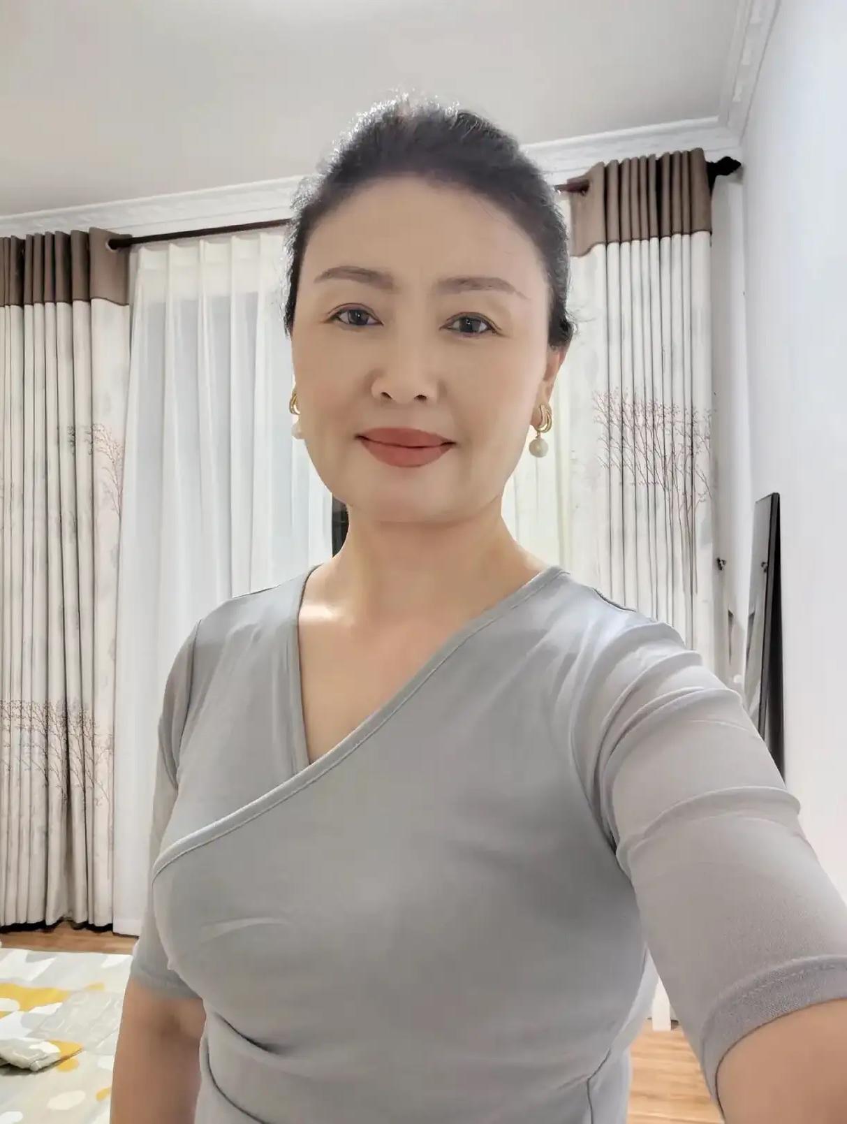 昨天，我儿媳妇生了，是个男孩，我因为在外打工太远了没回去，我给儿媳转5000，过