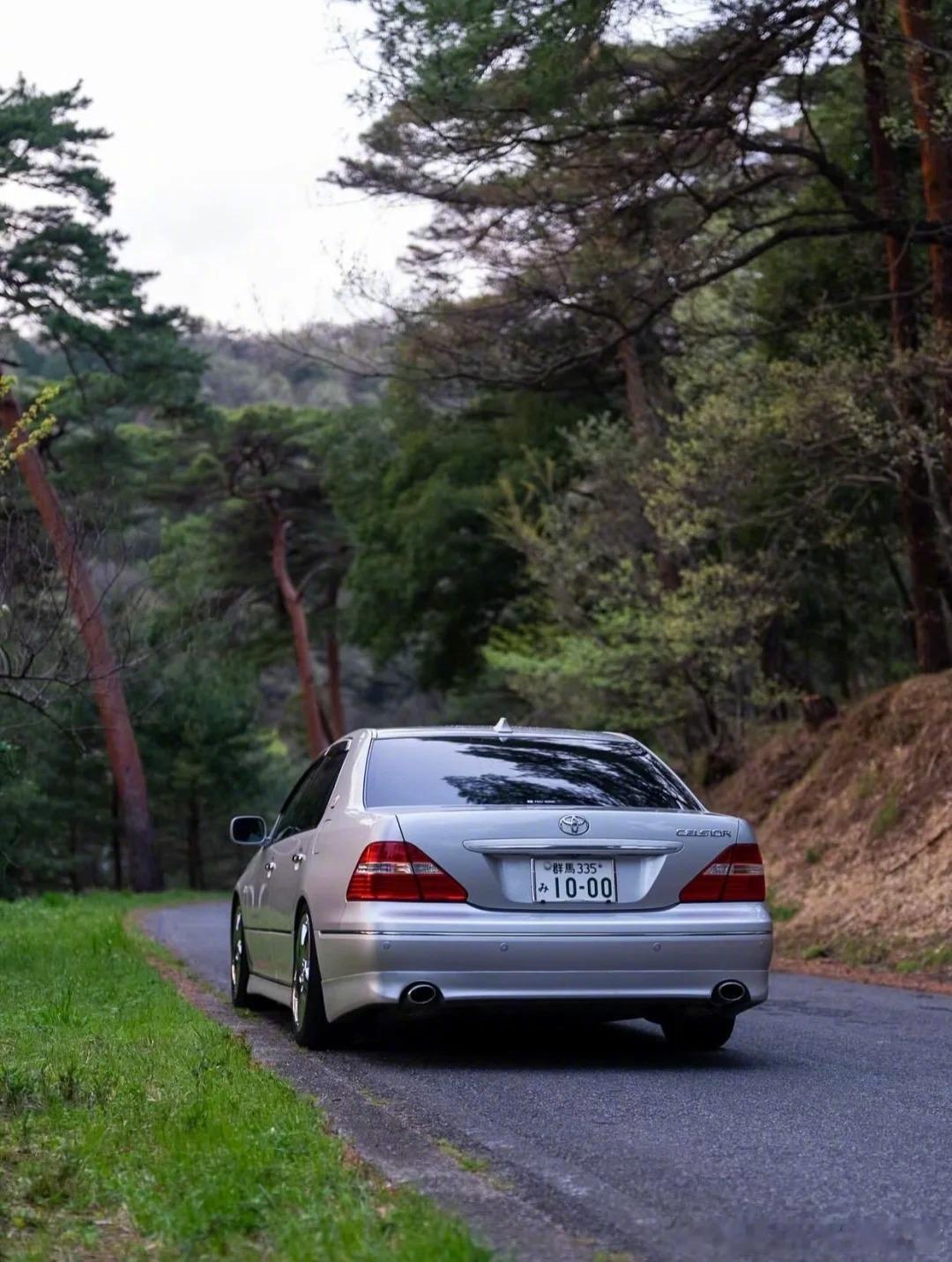 一眼万年的银色丰田Celsior，谁的DNA狠狠动了？ 