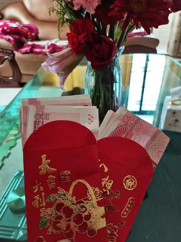 老公给婆婆钱是否合理，需视具体情况而定。从法律角度而言，倘若这笔钱属于老公的个人
