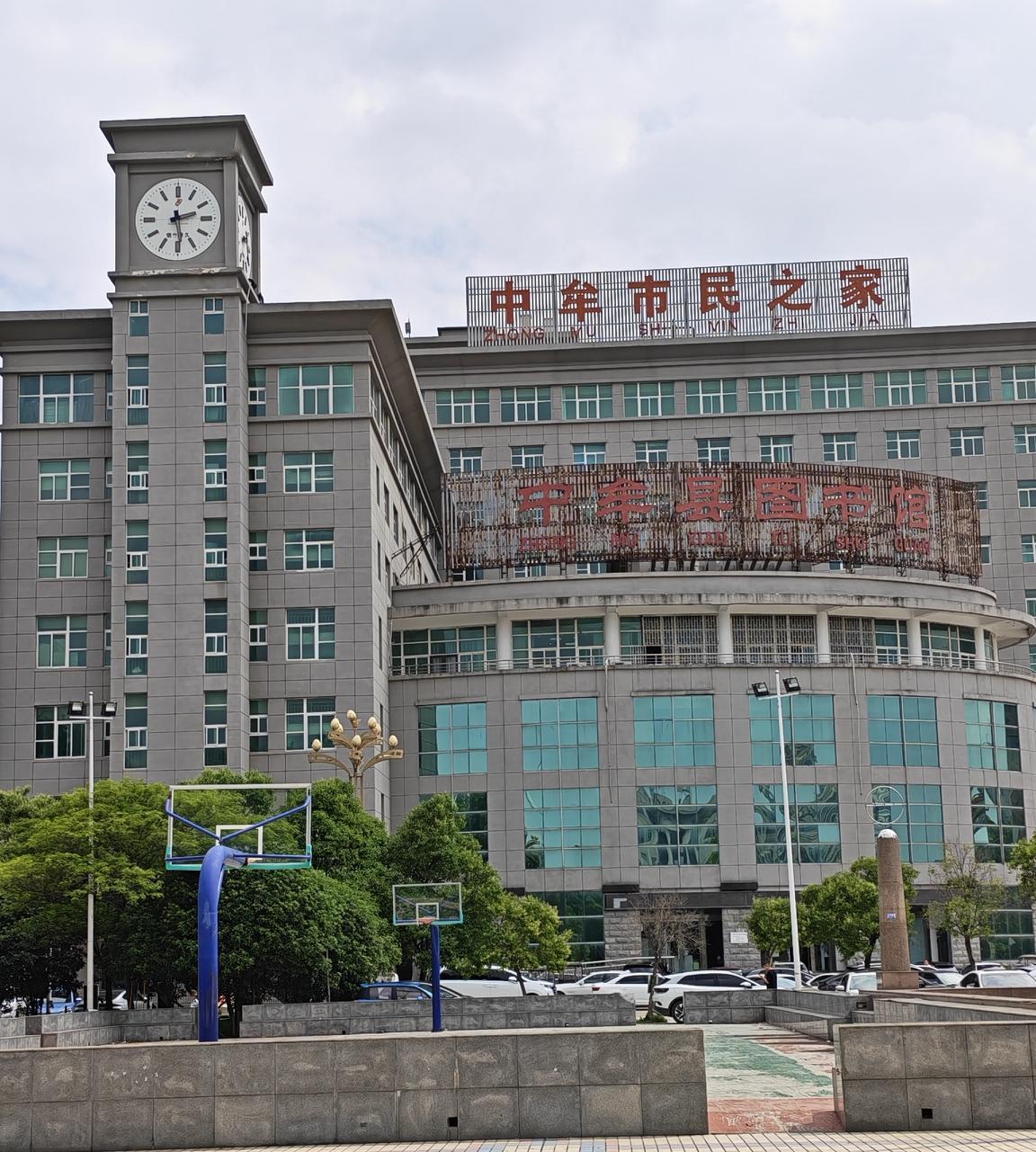 2026.5.21星期四
骑上电瓶车，沿着平安大道，路过海昌海洋公园，盘旋的高架