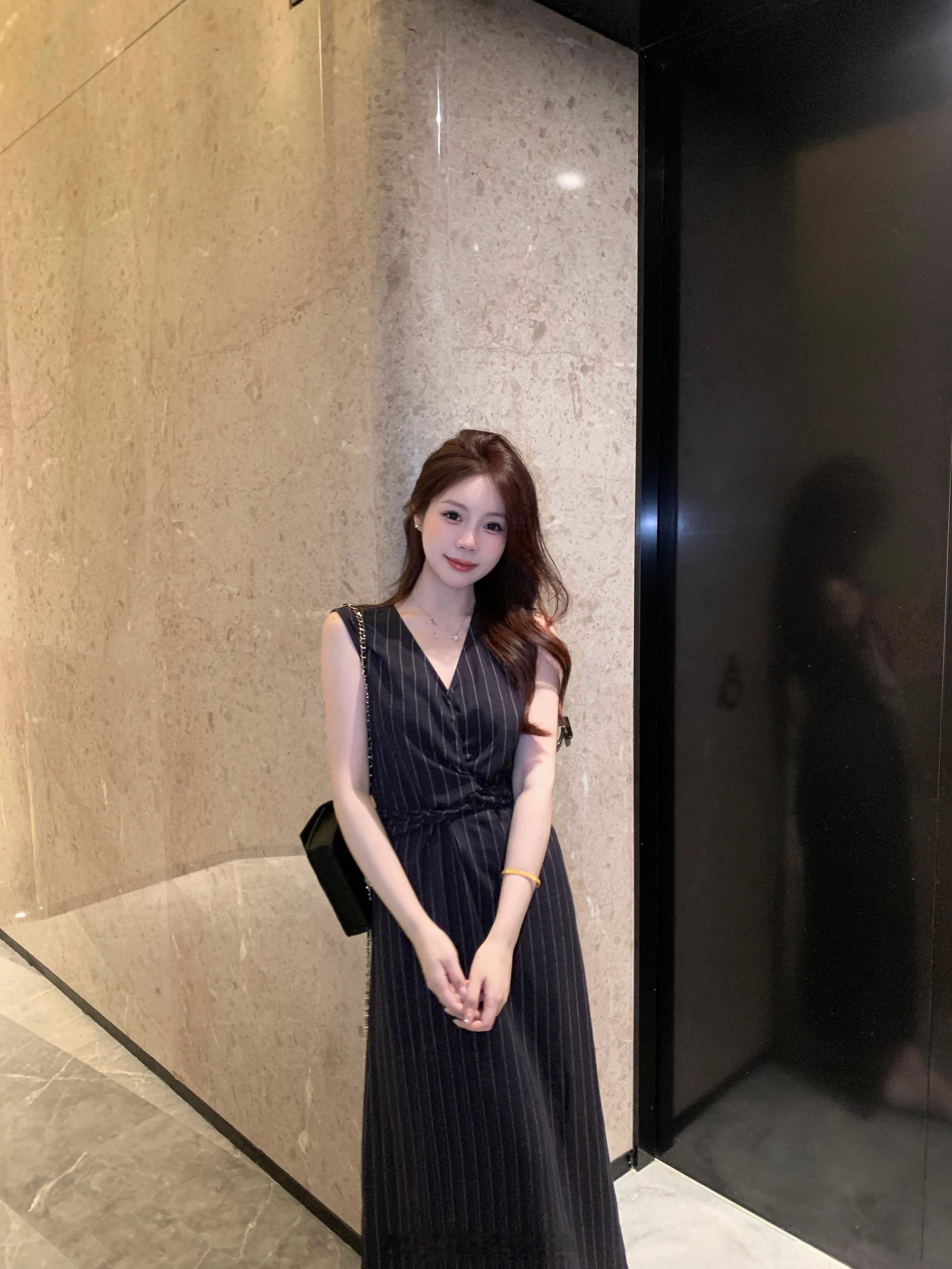 选你自己喜欢的咯🪵～～亚麻裙新色藏青 顺便展示第二种穿法 简约版 