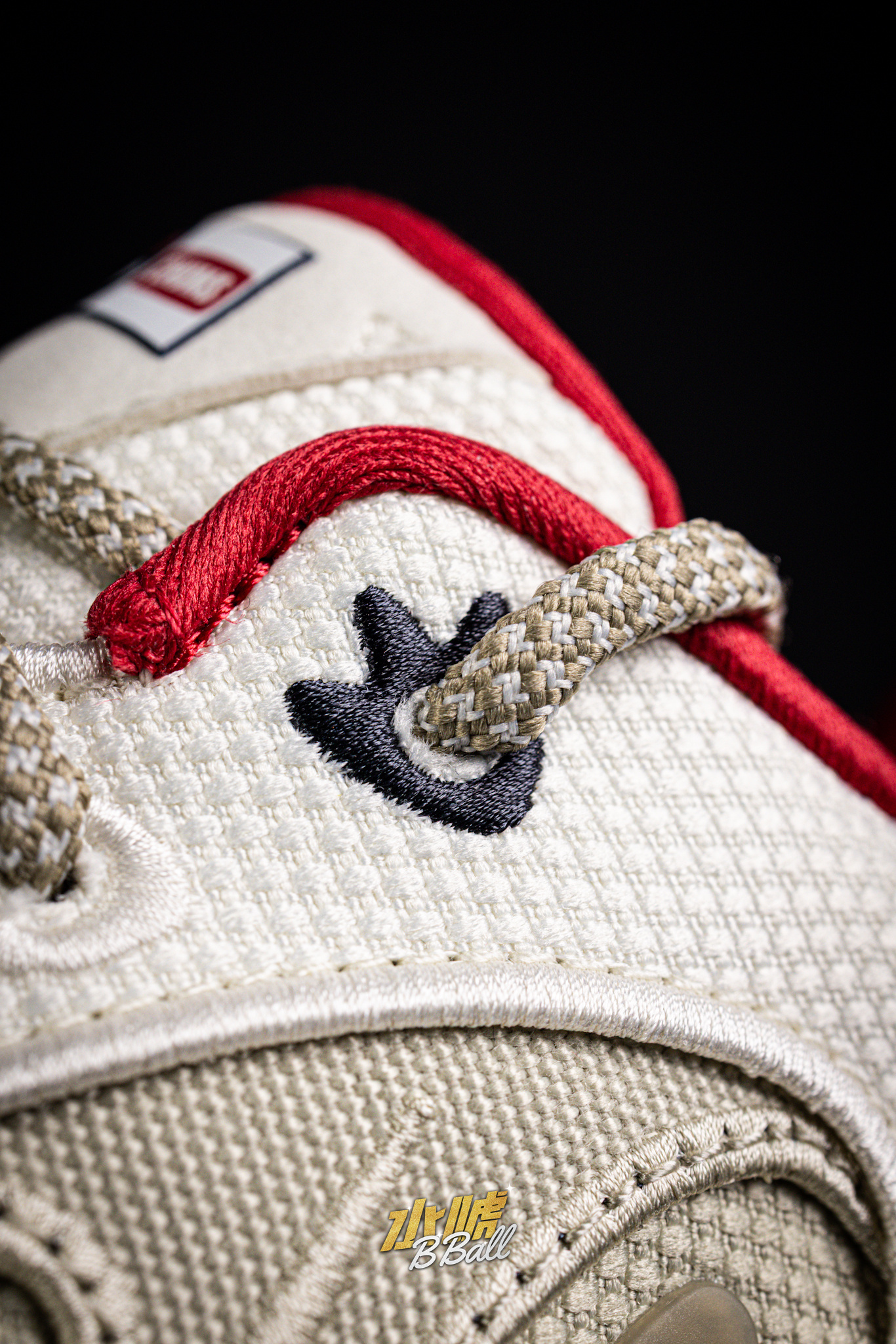 水唬开箱 这不是企鹅，这是酷酷的红脚恰恰鸟！经典的米白+浅卡其打底，蓝+红点缀保