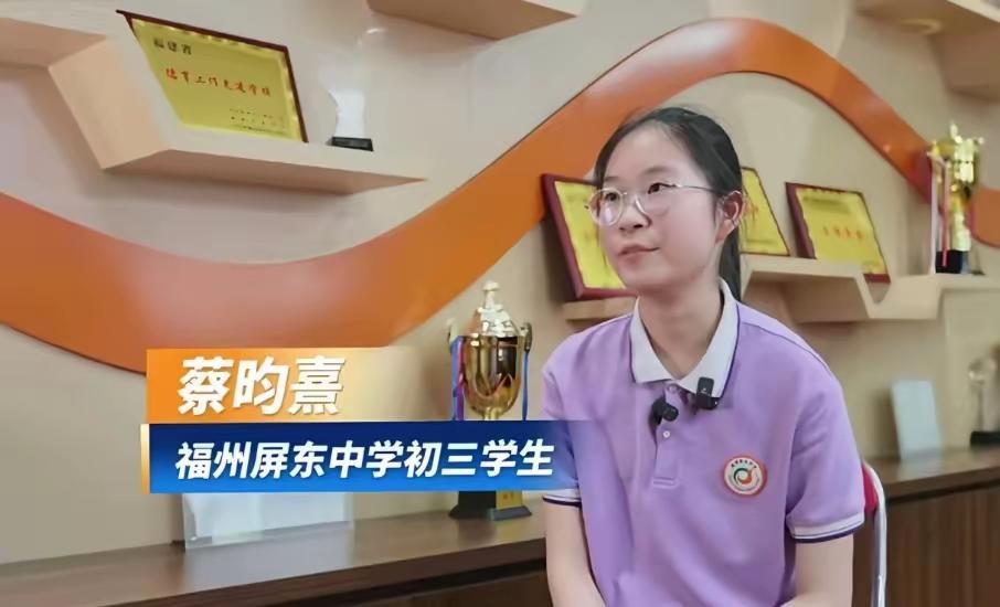 高考又炸出一位学神!
她不仅没有读过高中，甚至连中考都没考，就直接去参加高考了。