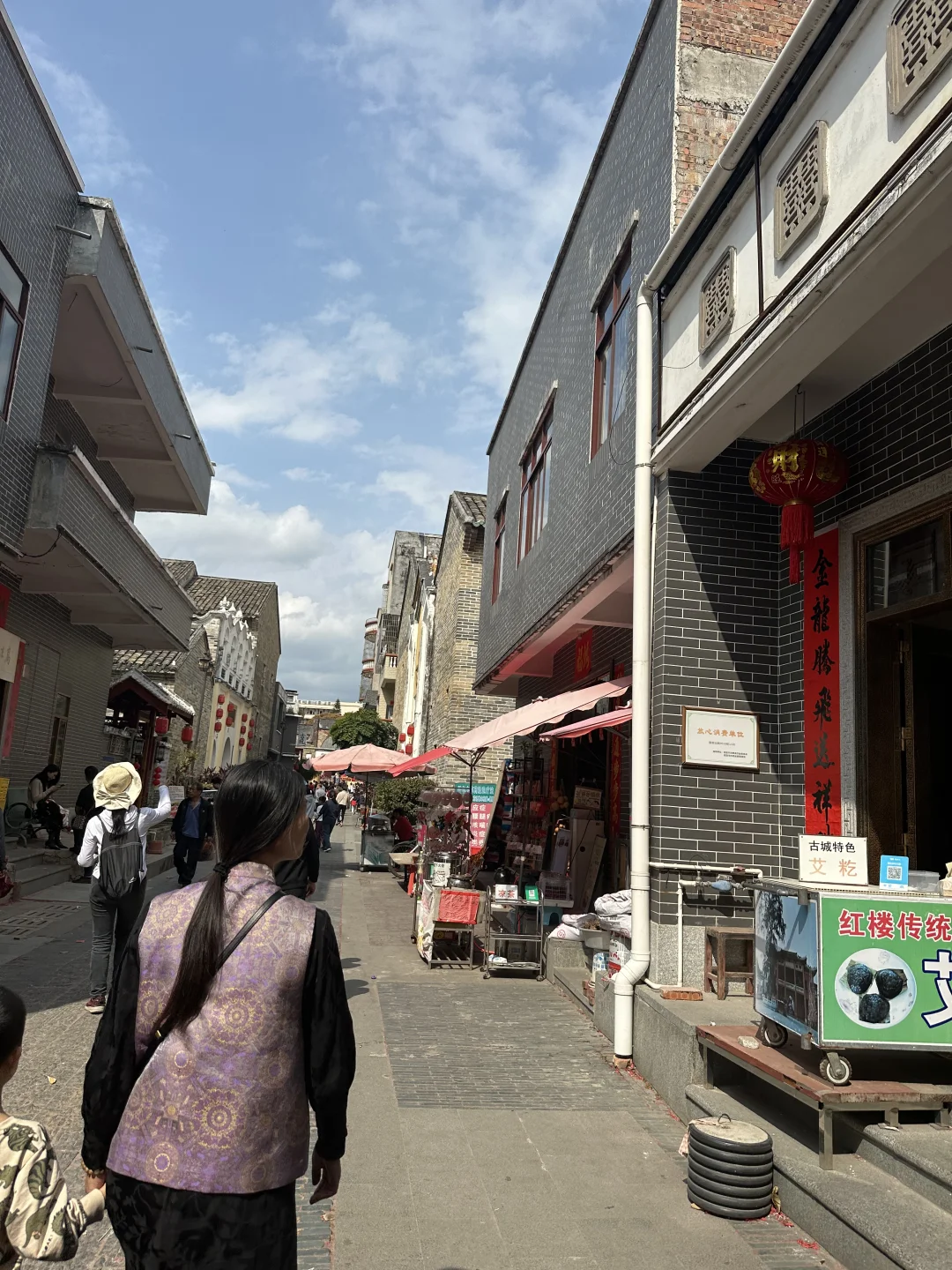 你试试离婚，如果某天，你真的离了婚，就会有人讲，太不负责任了，只顾着自...