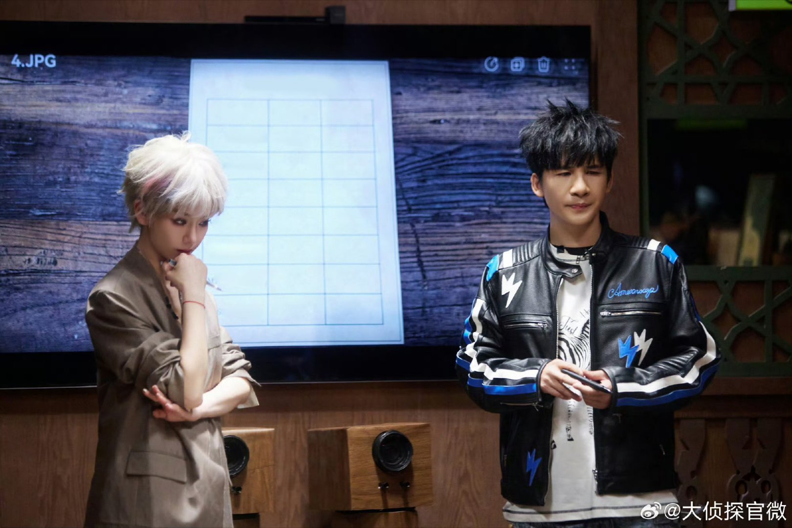 戚薇白发造型美我一大跳戚薇白色短发造型大侦探谁被《大侦探》里戚薇的白发短发狠狠戳