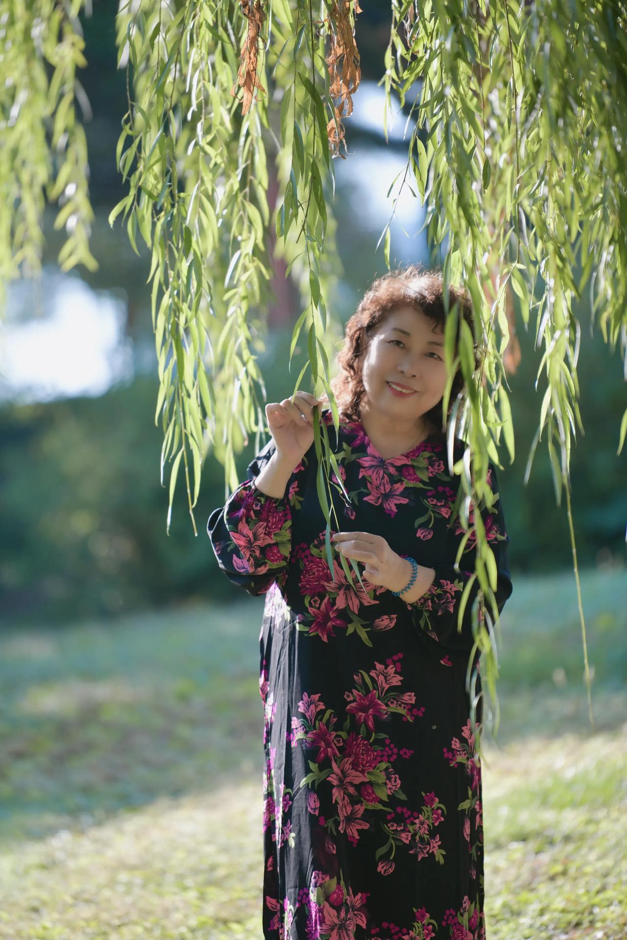 秋天的味道，拍摄于赵苑公园。#秋冬公园随拍# #花园里的树影# #浅秋爱摄影# 