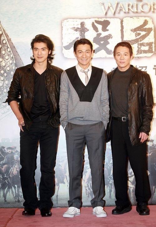 李连杰、刘德华和金城武昔日合影，2007年，三位一起为主演电影《投名状》路演。