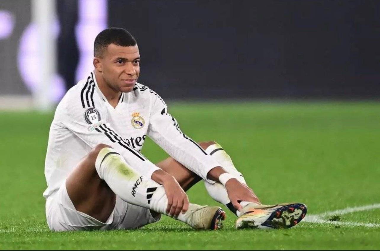 欧冠联赛阶段第6轮，皇马将坐镇主场迎战曼城。据科贝电台记者Arancha Rod