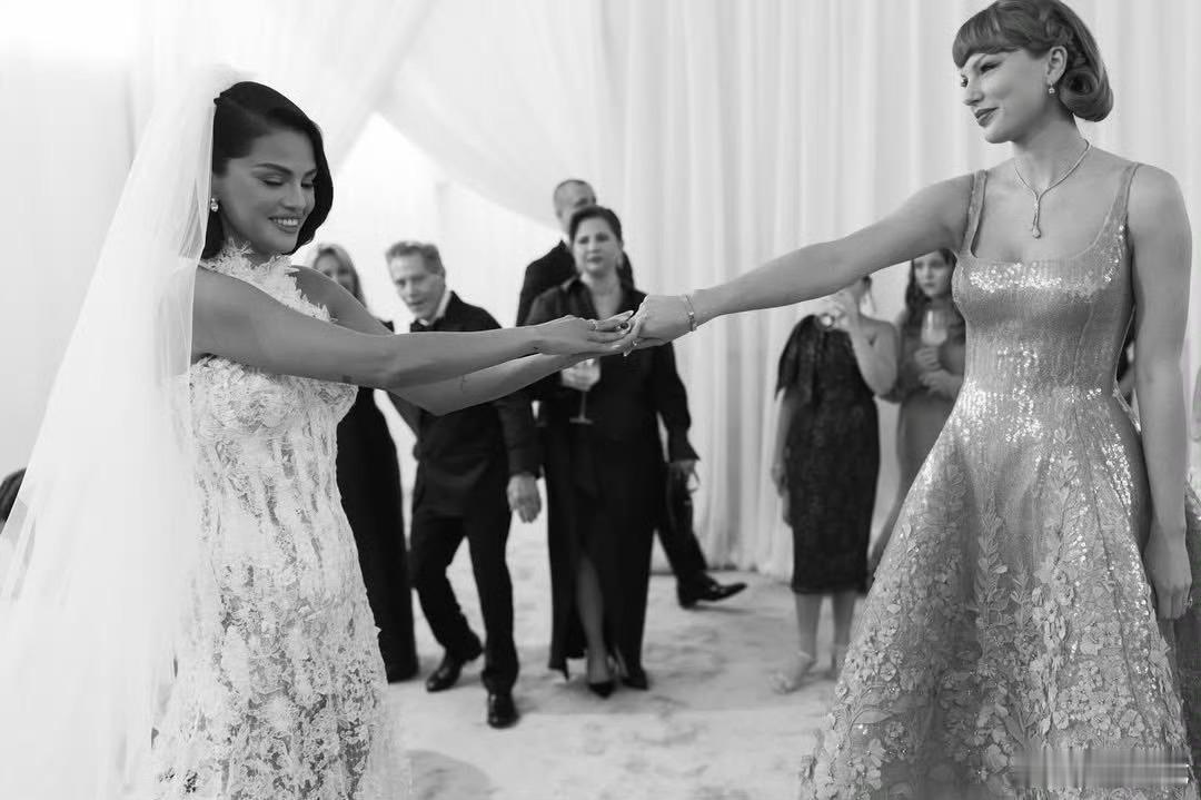 霉霉参加赛琳娜婚礼的合照有！好姐妹一辈子！ 