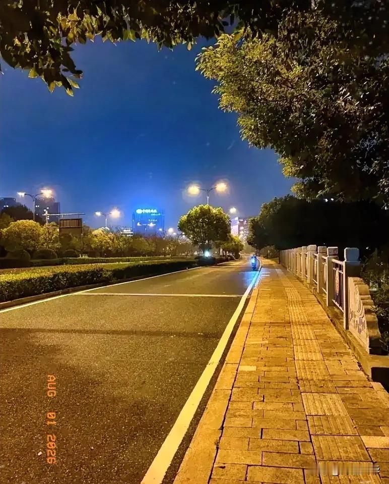 提前通知一下，
大家好有个心理准备，

今天8月3日就正式进入中伏第10天了，而