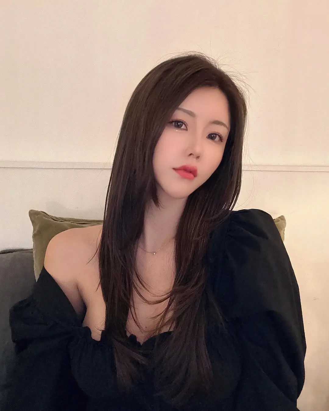 美女 黑色系御姐穿搭 撩人的猫