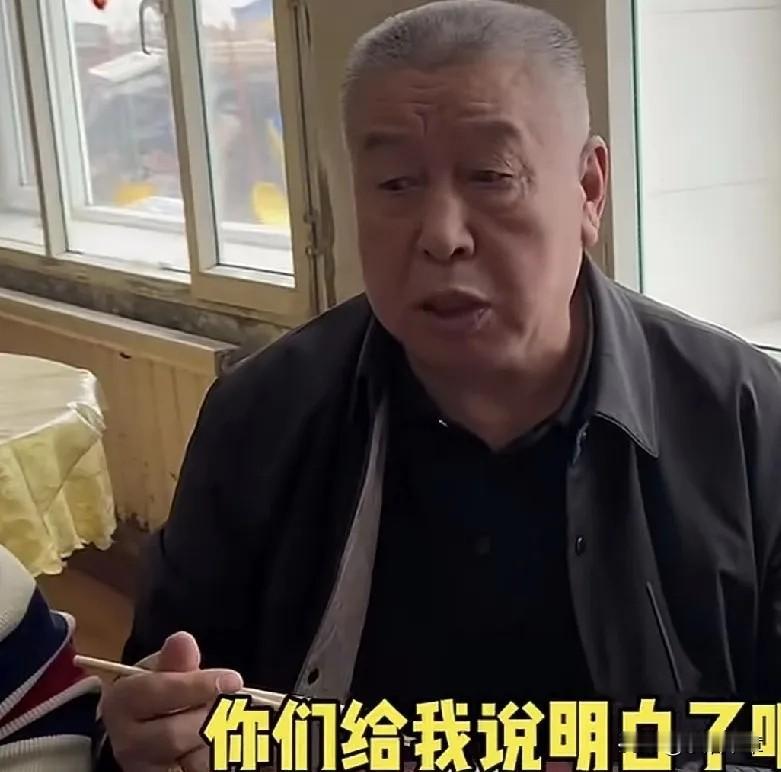 东北姥爷走红记，亲情在jin钱面前碎了一地

谁也没想到，东北姥爷短视频火了，老