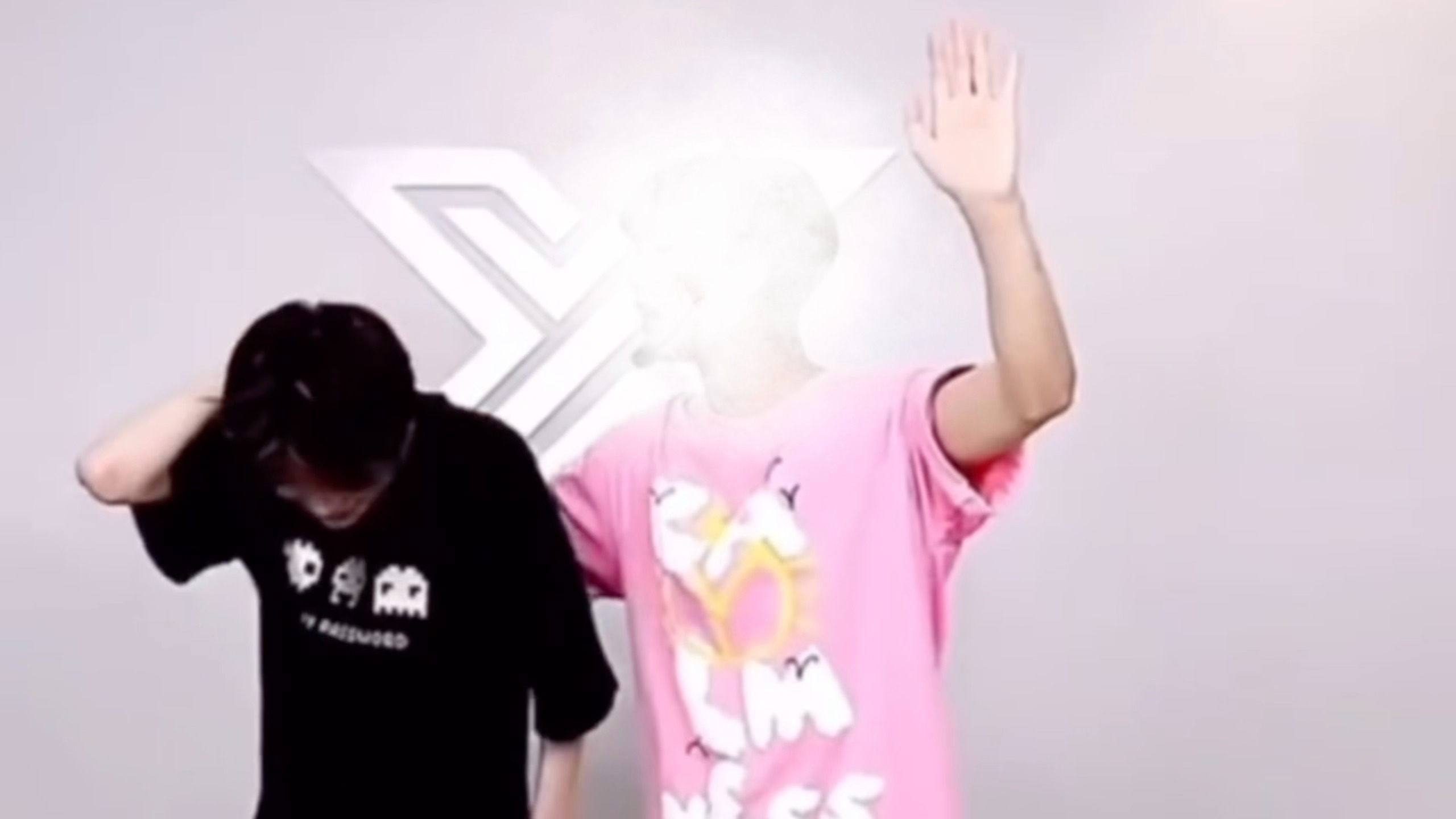 「是你打捞起我们，把每滴坏的眼泪擦干。」后来这株小玫瑰被养得很好很好。 ​​​