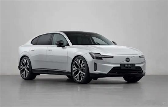 这两天沃尔沃ES90在工信部的申报图曝光了。新车尺寸很标准，5米车长加3.1米轴