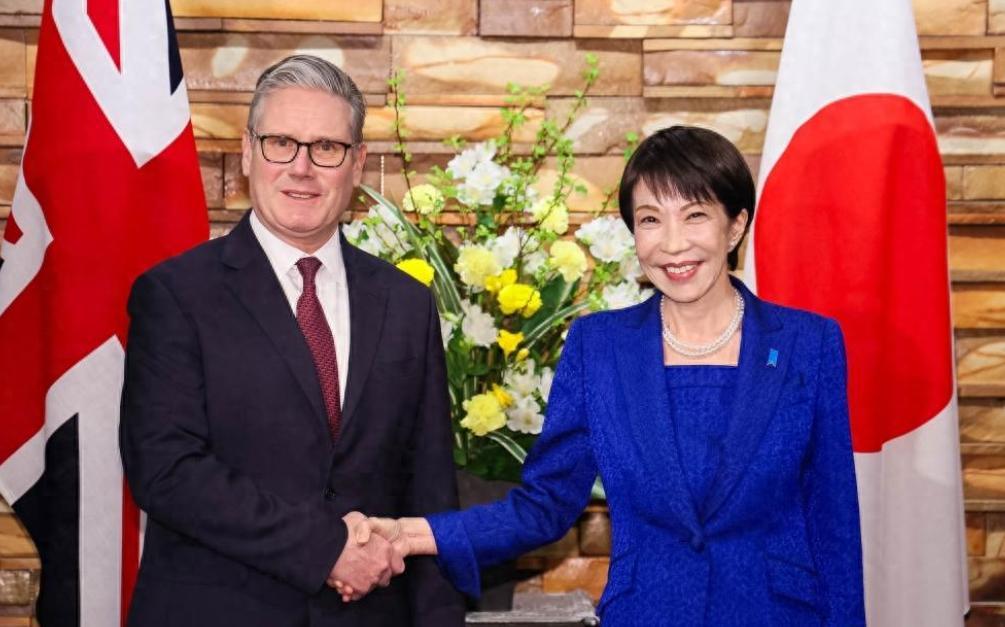 先来一句大实话，世界上的难事十有八九都是凑一块儿来的，就拿这回英国政坛的小风波和