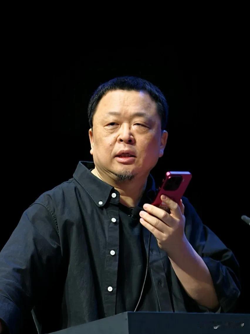 罗永浩学谁不好学赵露思？最反感负面出现了就说自己有病的名人，比如罗永浩，“科技春