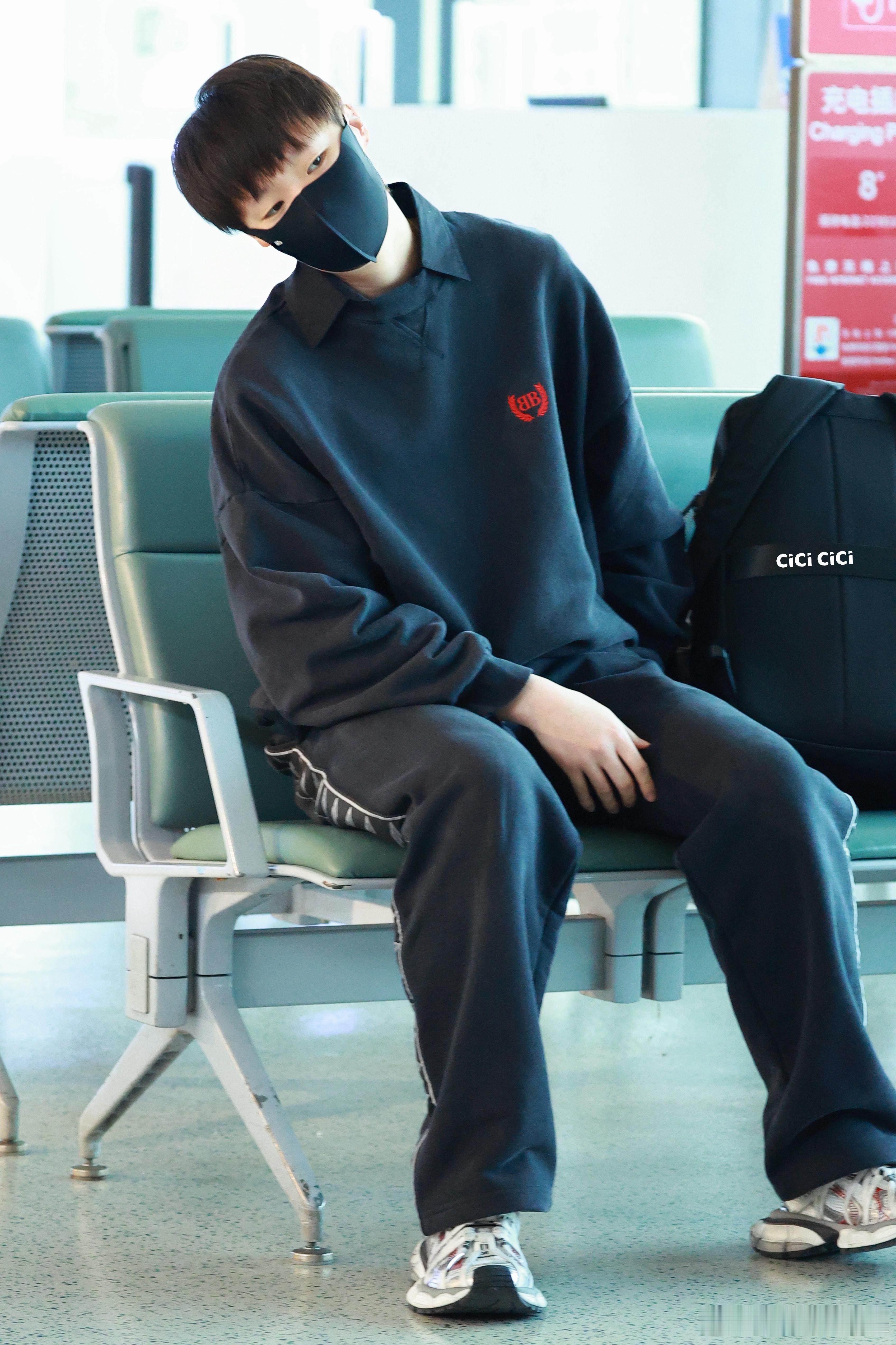 女女真的好漂亮 