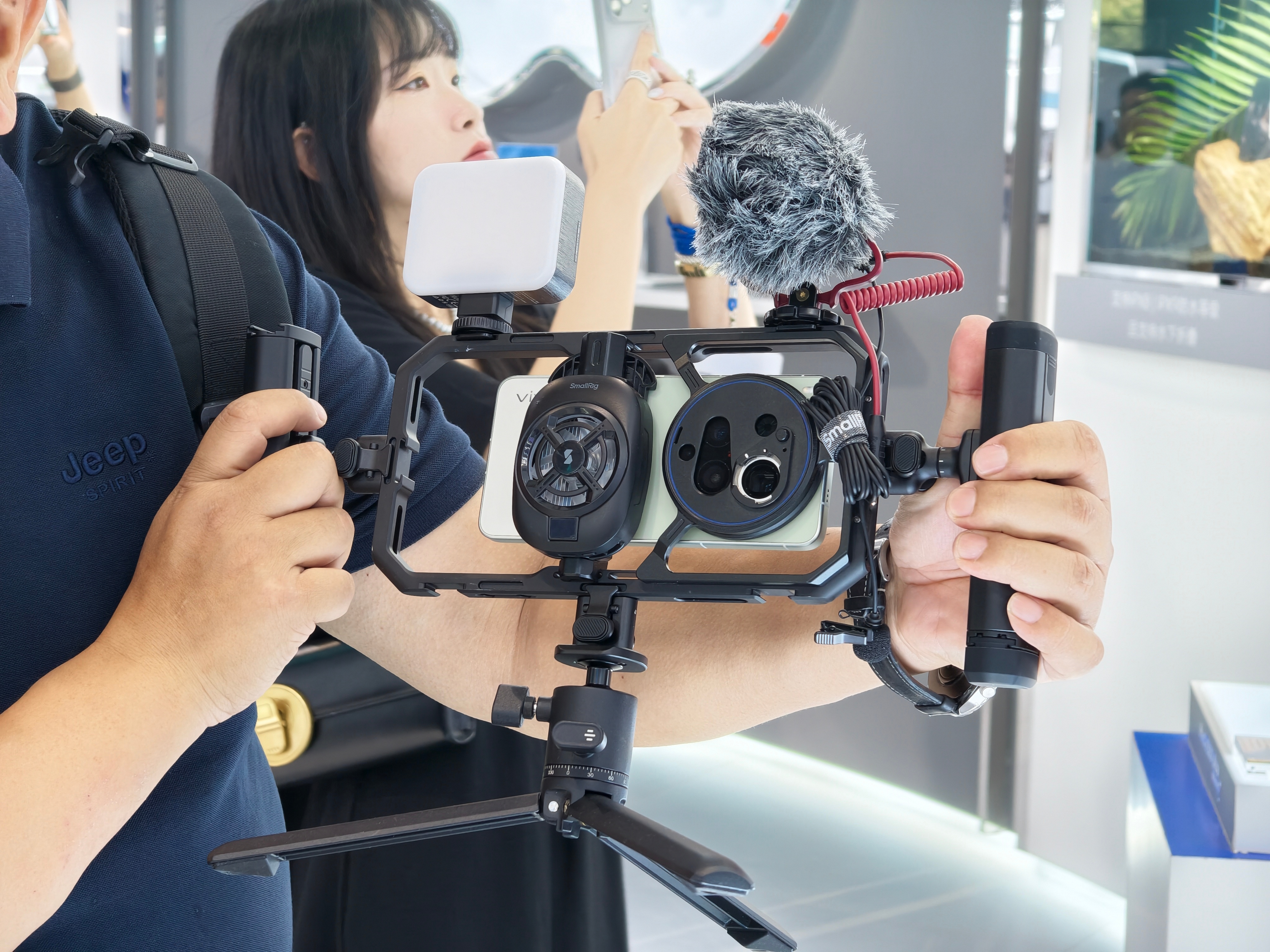 第一次参加MWC，直奔vivo 展台，好家伙，第一次亲眼见到这么多台vivo 加