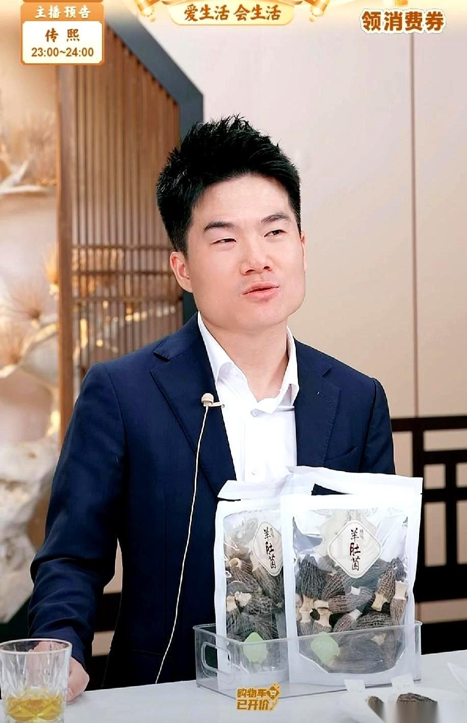 妈呀，前几年谁要是送我一盒阳光玫瑰，我得发条朋友圈，小心翼翼地一颗一颗吃。
现在