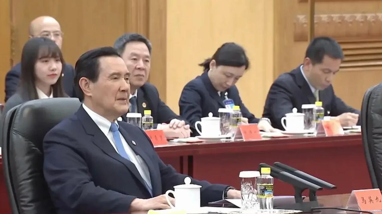 马英九赤子之心，惟愿两岸和平，远离战争。他是一位具有家国情怀的老人。他带领台湾青