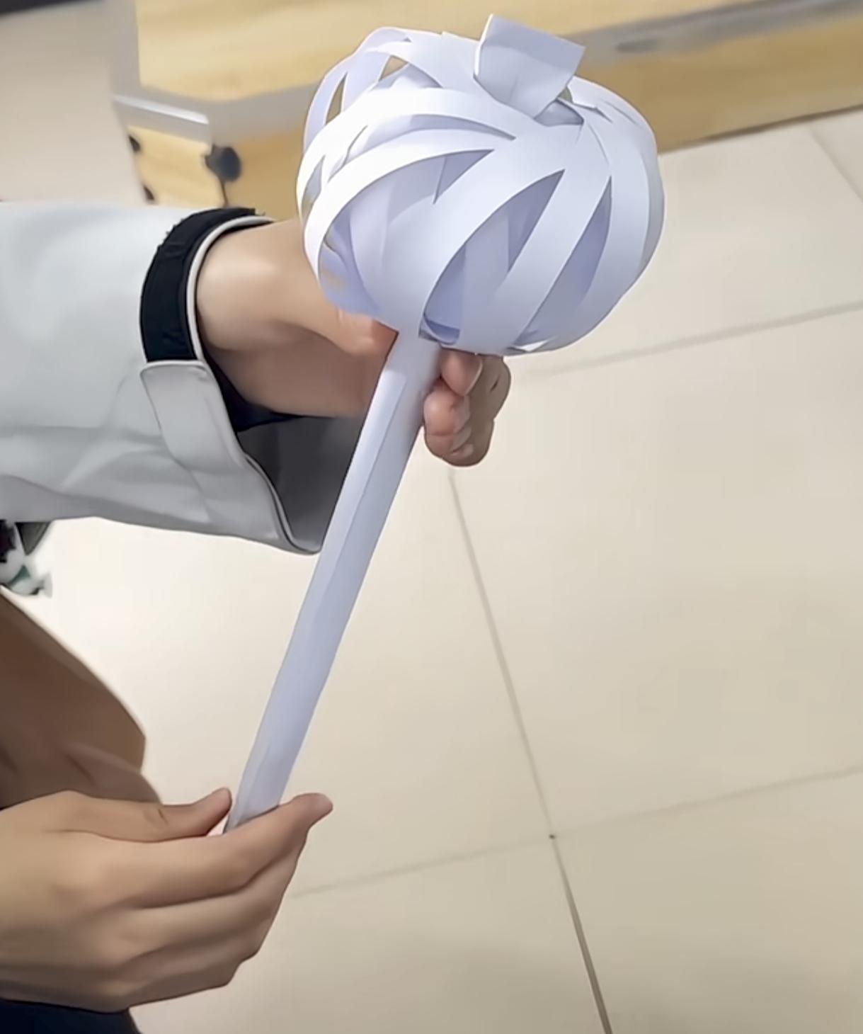 老师没收了学生
上课时的小制作
打开后，老师惊呆了，怎么这么高级，
网友：孩子辛