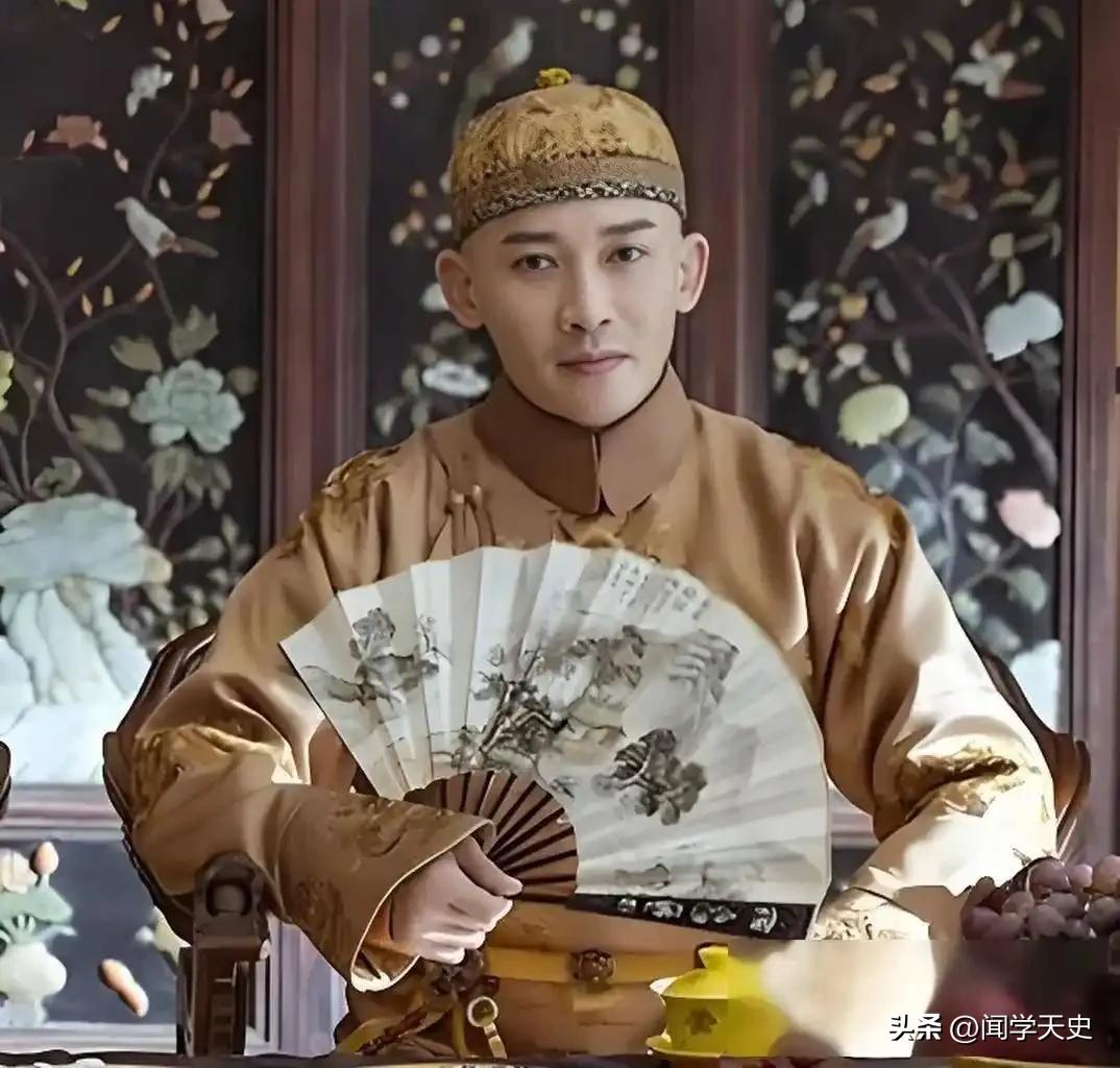 乾隆给鳌拜平反这事，乍看不对劲。

鳌拜是谁？

康熙亲政路上最大的绊脚石，被康