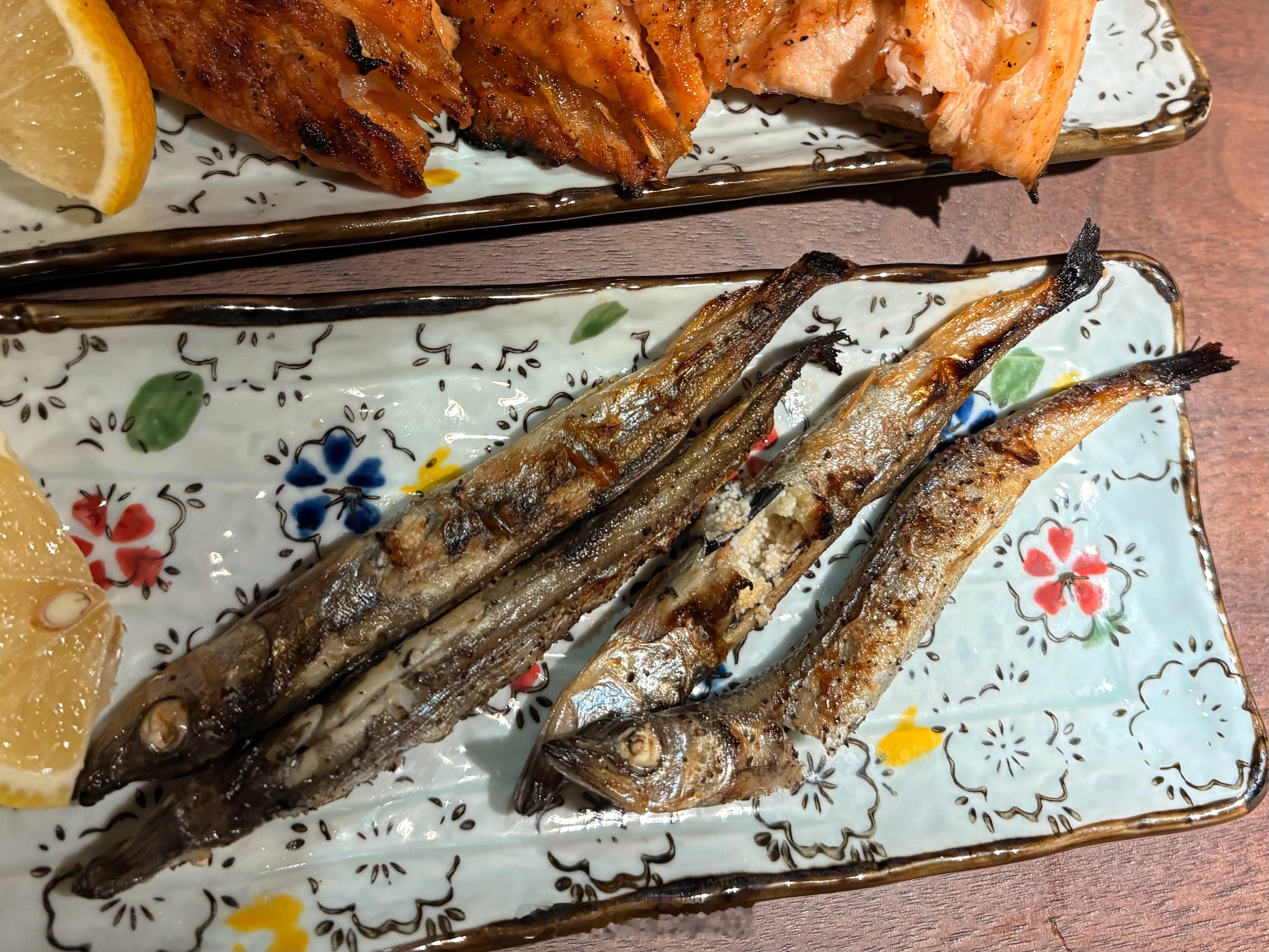 夏日食渔帐。“多春鱼”是胡瓜鱼科多种鱼类的统称，但我国市场上最常见的还是 毛鳞鱼