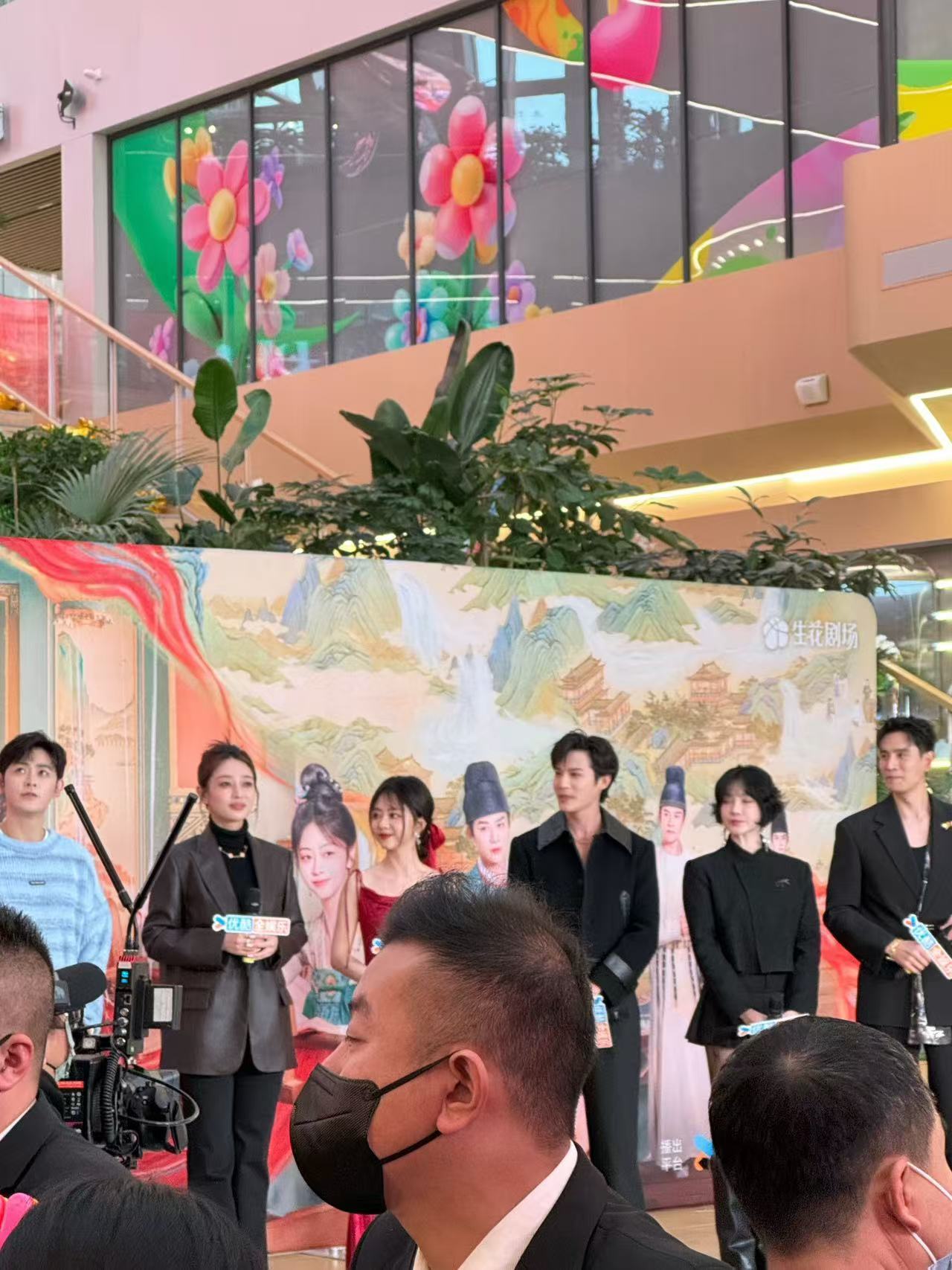 蜀锦人家扫楼  蜀锦人家 谭松韵郑业成蜀锦人家扫楼，两人眼神一对视我就疯狂嗑到?