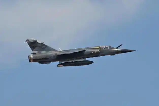 台湾向美国采购的最新批次F-16战斗机近期从洛克希德·马丁工厂起飞，开启经夏威夷