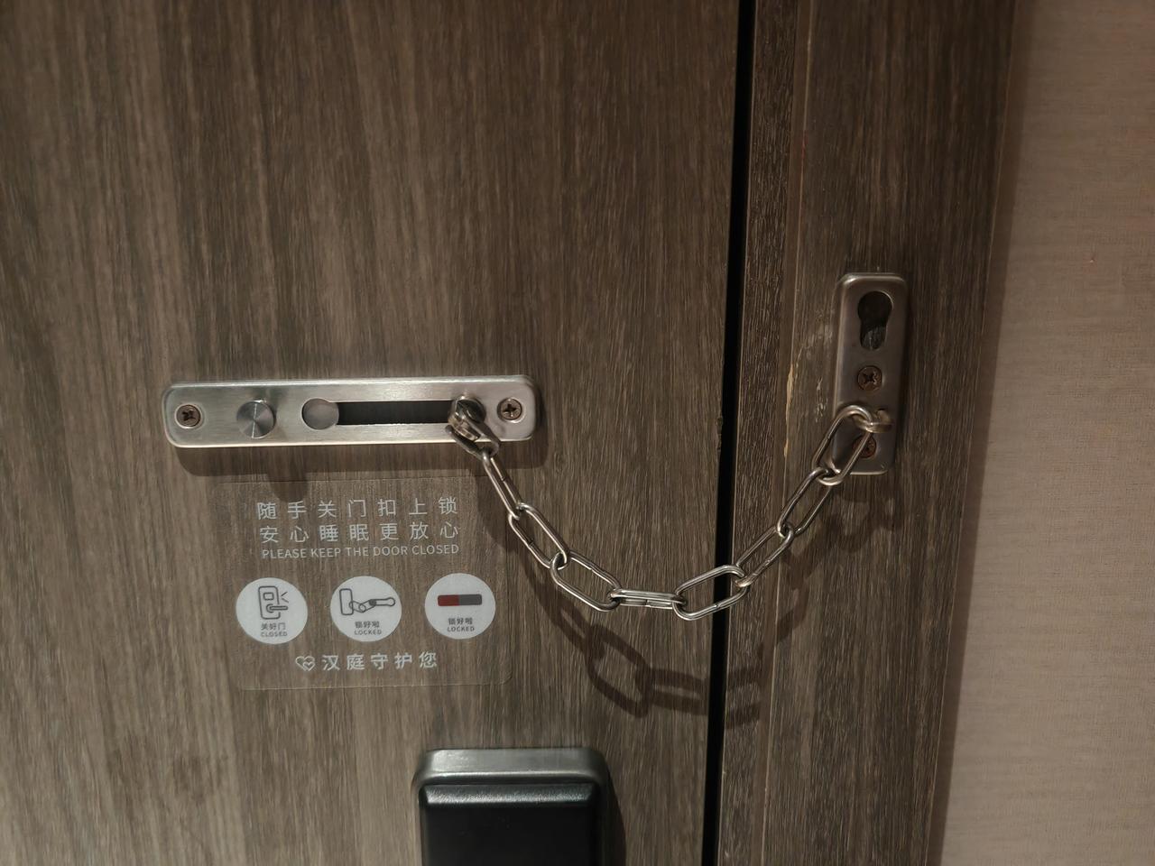 所谓漆黑的天空，所谓的啥也没有，只是说我们人类看不见而已，不代表啥也没有，我们的