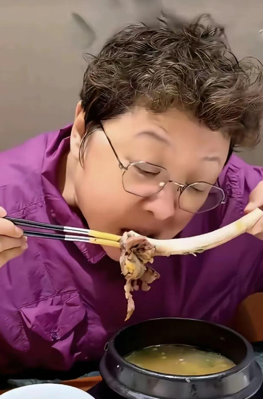 韩红慈善事业做的还是很好的，很多人质疑她的慈善事业，是不应该的。
须然让北京人走